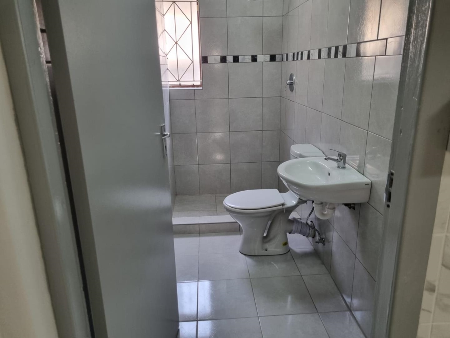 To Let 1 Bedroom Property for Rent in Eikendal Western Cape